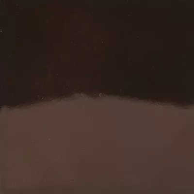 Shiny, smooth surface with a dark iridescent caramel finish by Koket.