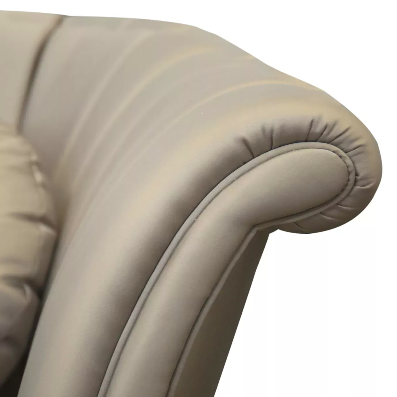 Elegant close-up detail of the curved arm and soft beige fabric of the Caprichosa Sofa