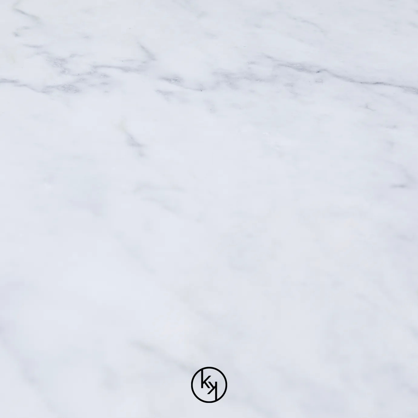 Close-up of Yasmine Side Table white top