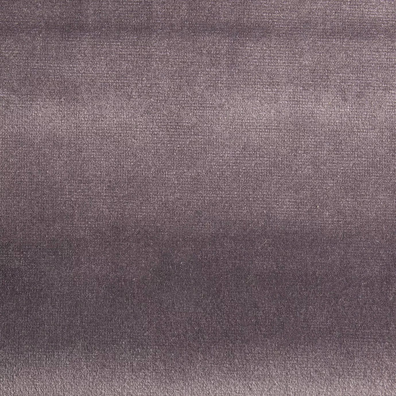 Elegant close-up of a Paris Velvet Lavanda fabric swatch in a soft and delicate lavender tone, showcasing its velvety texture and a subtle sheen that gives it a feeling of comfort and serene elegance.