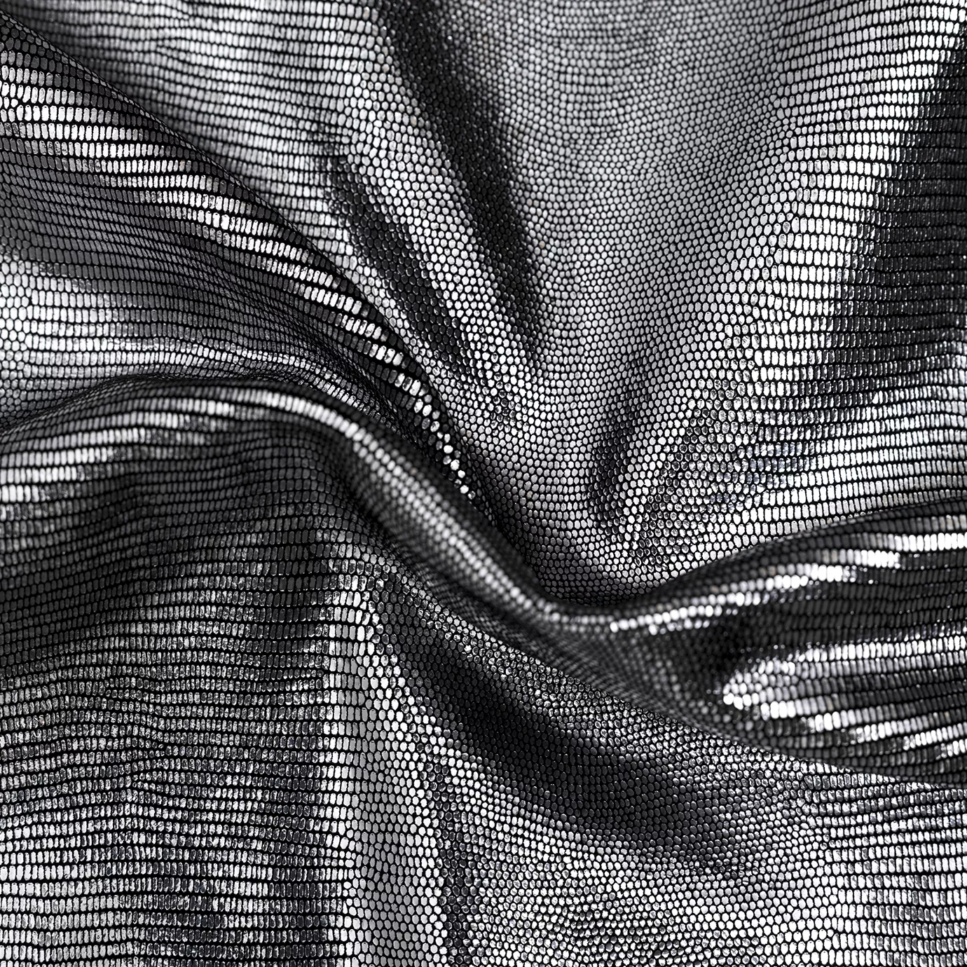 Close-up Salamander Black Silver Leather: metallic black leather with a scaled texture and silver shimmers. Features soft folds and silver light reflections.