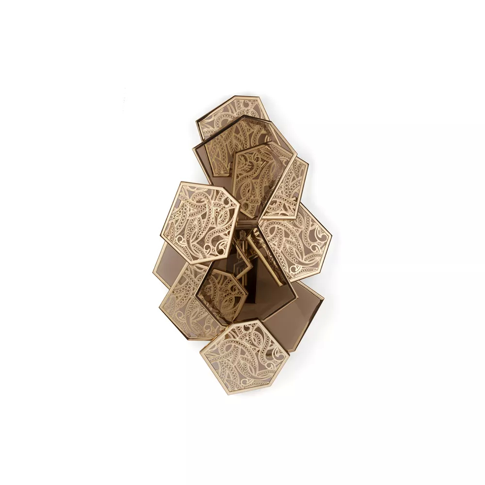 Wall sconce, with a hexagonal silhouette, with a structure that combines metal and glass.