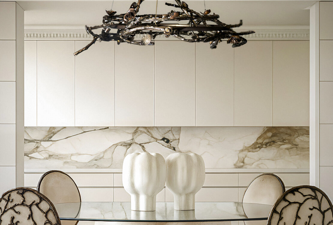 Luxe dining room design with the Rose Chandelier by KOKET in a romantic setting.